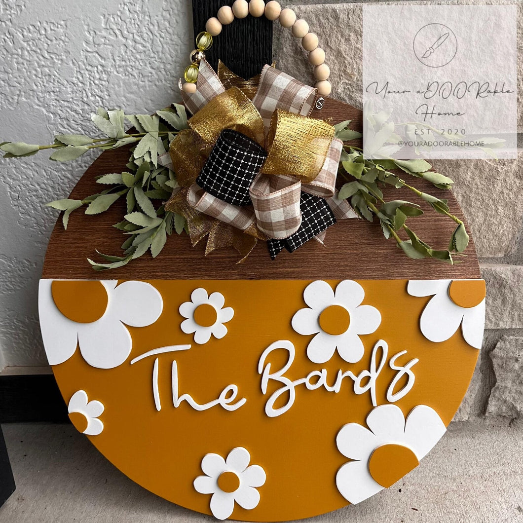 Custom Last Name Daisy Door Hanger